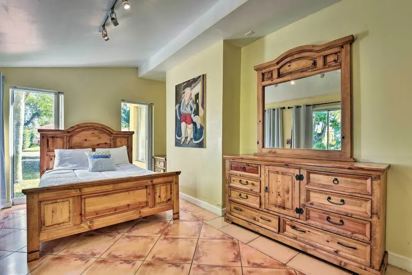 Quaint Central Miami Bungalow: 10 Mi to Mid-beach!