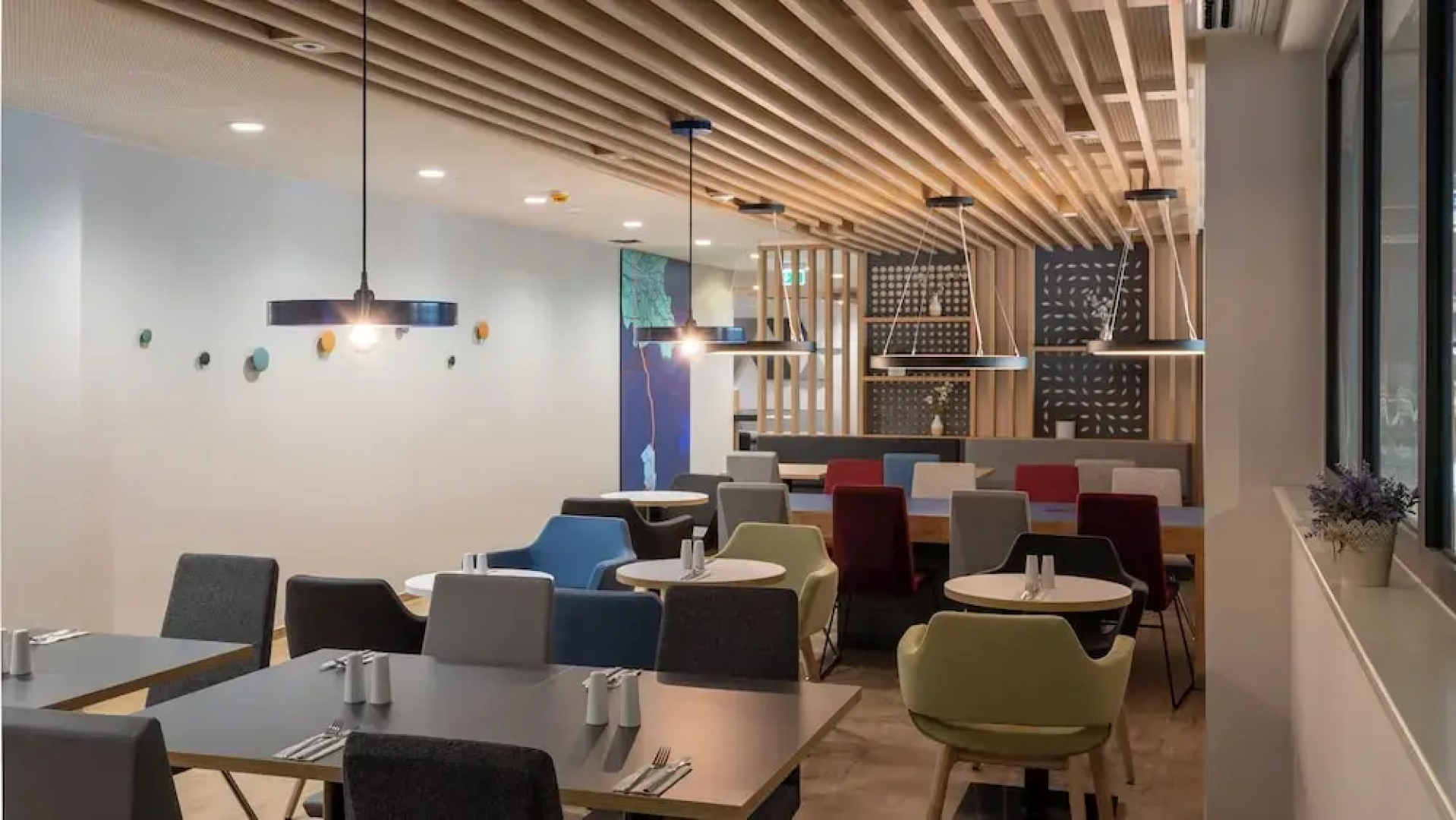 Holiday Inn Express Hamburg South A7 AS42 by IHG