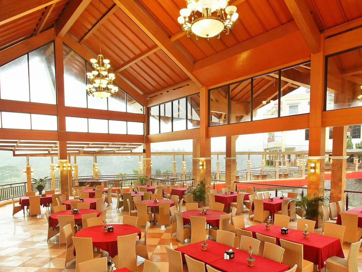 Grand Ussu Hotel & Convention