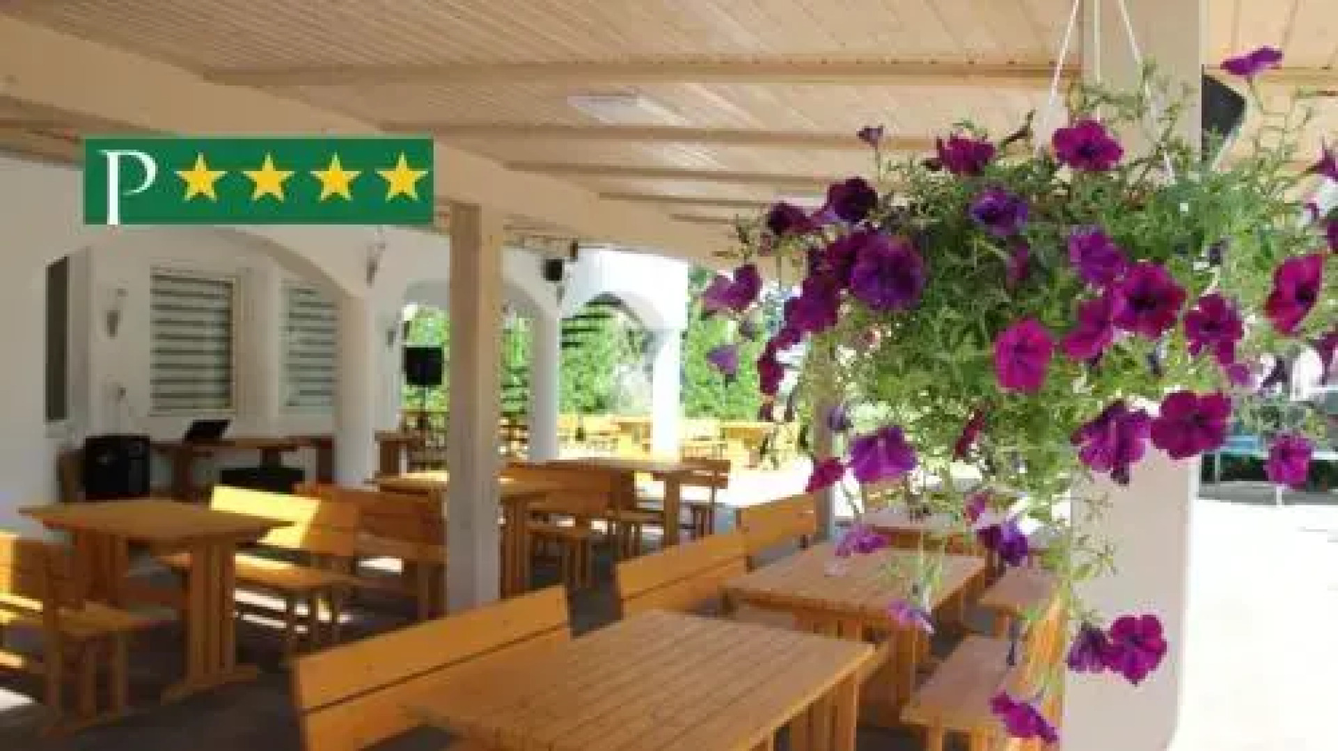 Road House Holiday Resort