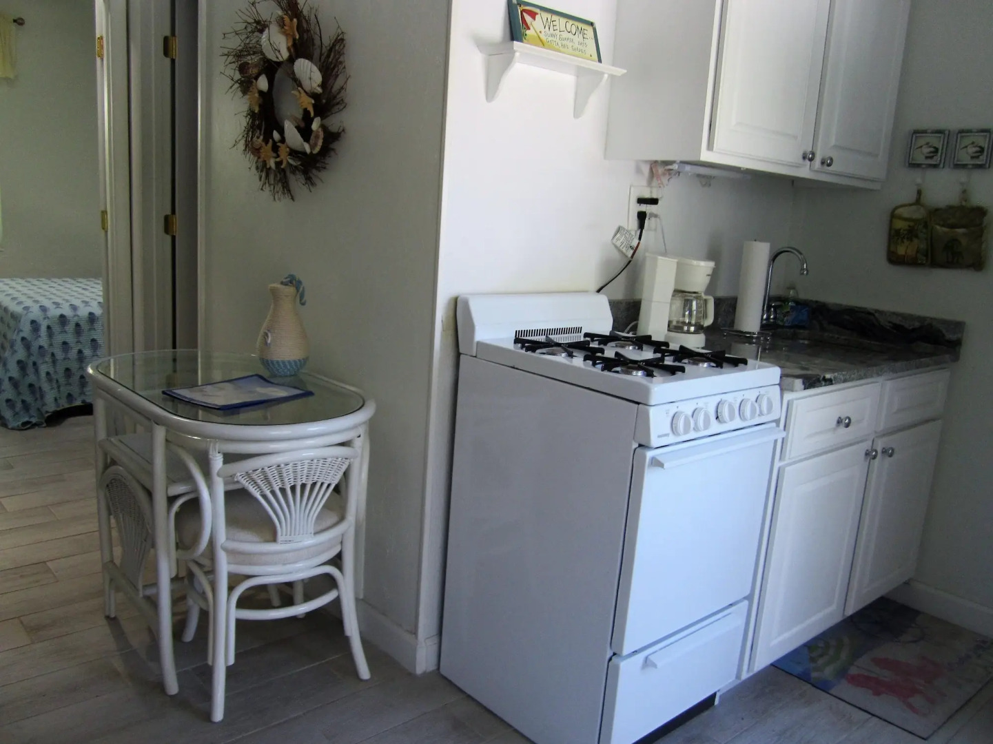 Tropical Winds Beachfront Motel and Cottages