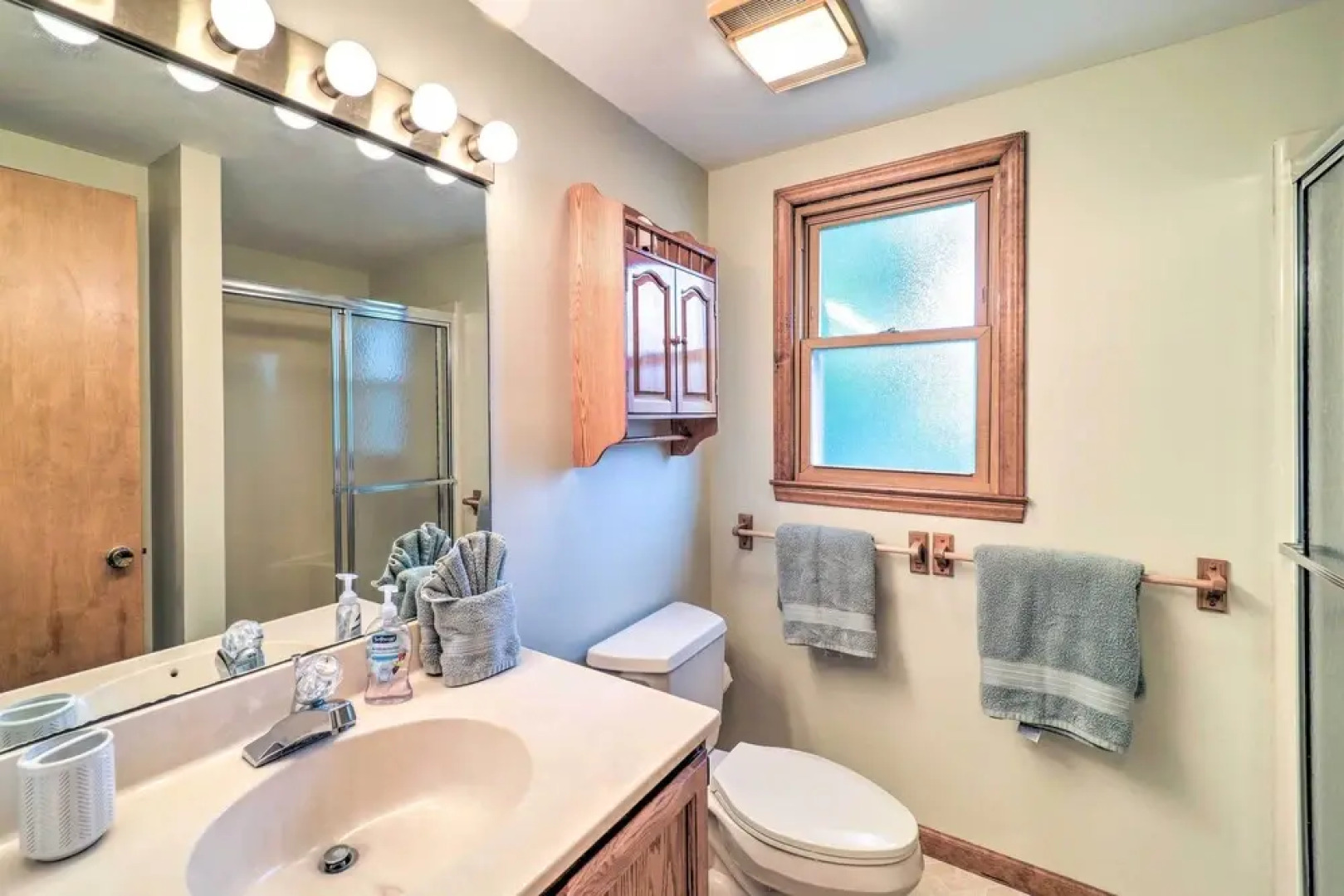 Peaceful Newland Family Cottage w/ 2 Decks!