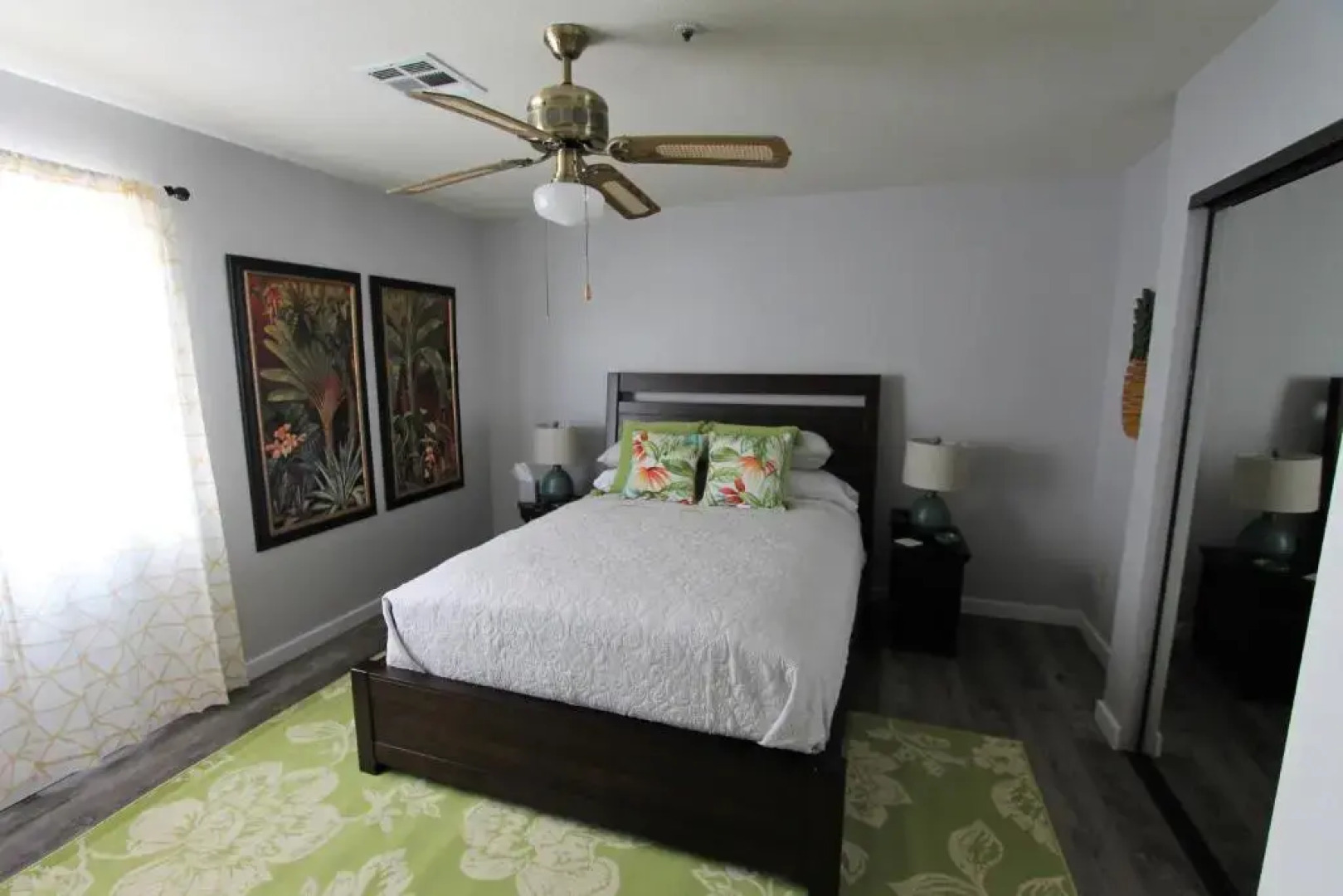 Comfortable vacation property 12 minutes from downtown.