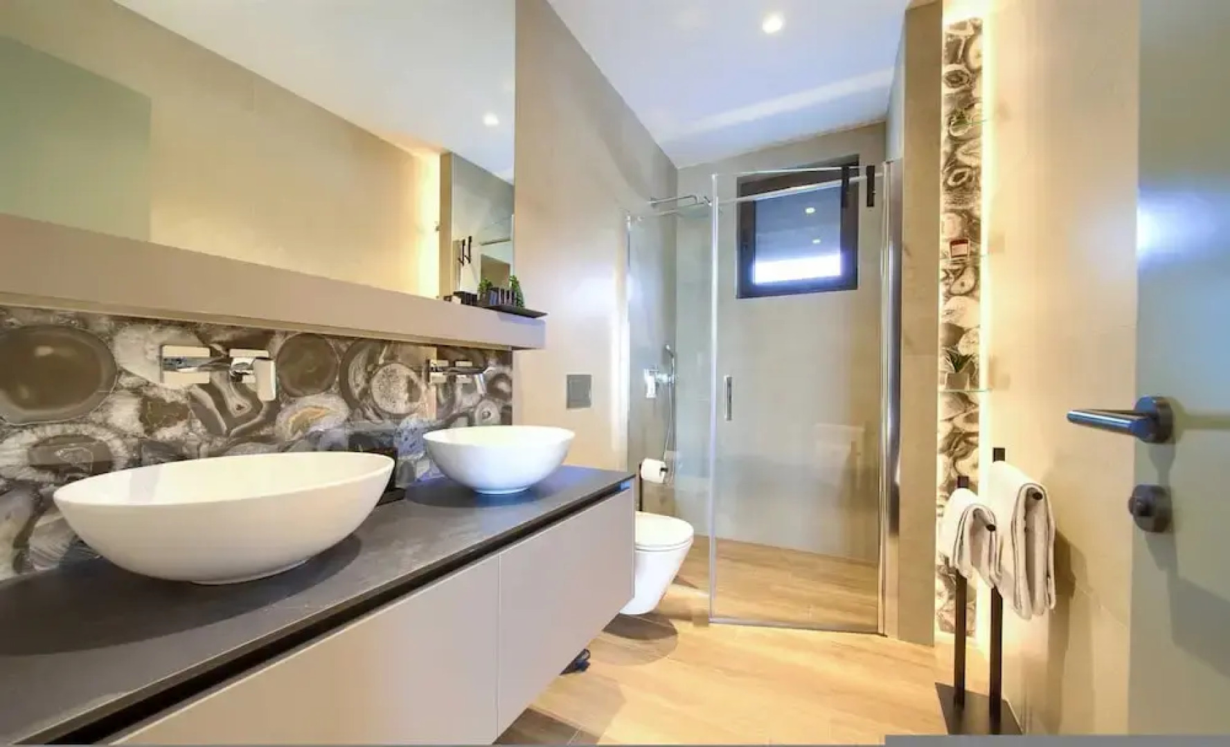 Villa Lord With Heated Pool Jacuzzi and Sauna