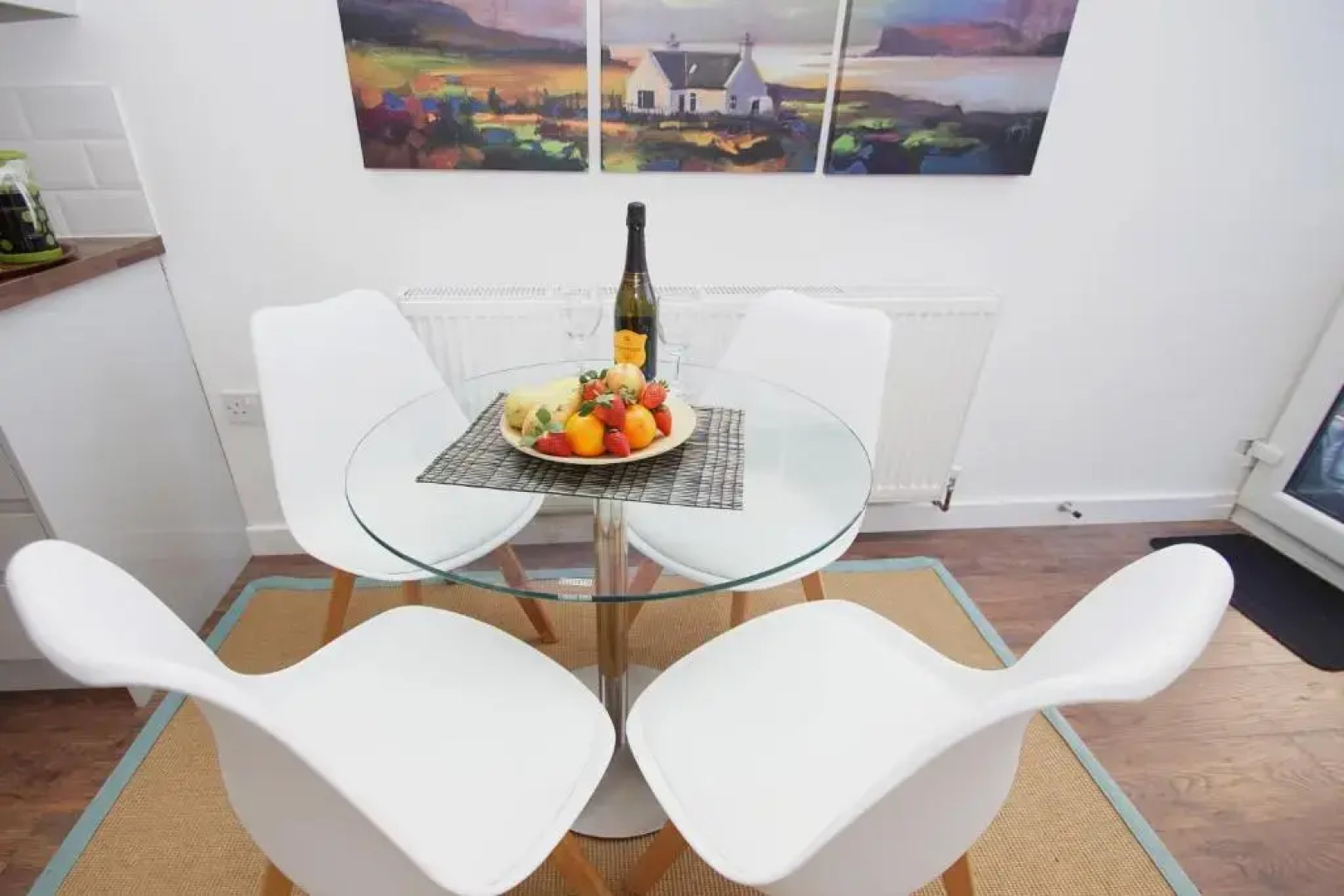 Air Host and Stay - Apartment 1 Broadhurst Court sleeps 4 minutes from town centre