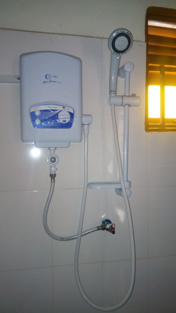 Kazinga channel lodge