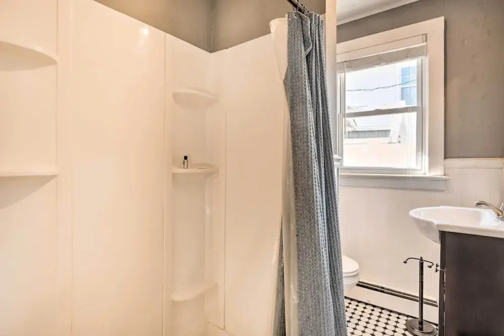 Pet-friendly Belmar Cottage < 1 Mi to Beach!