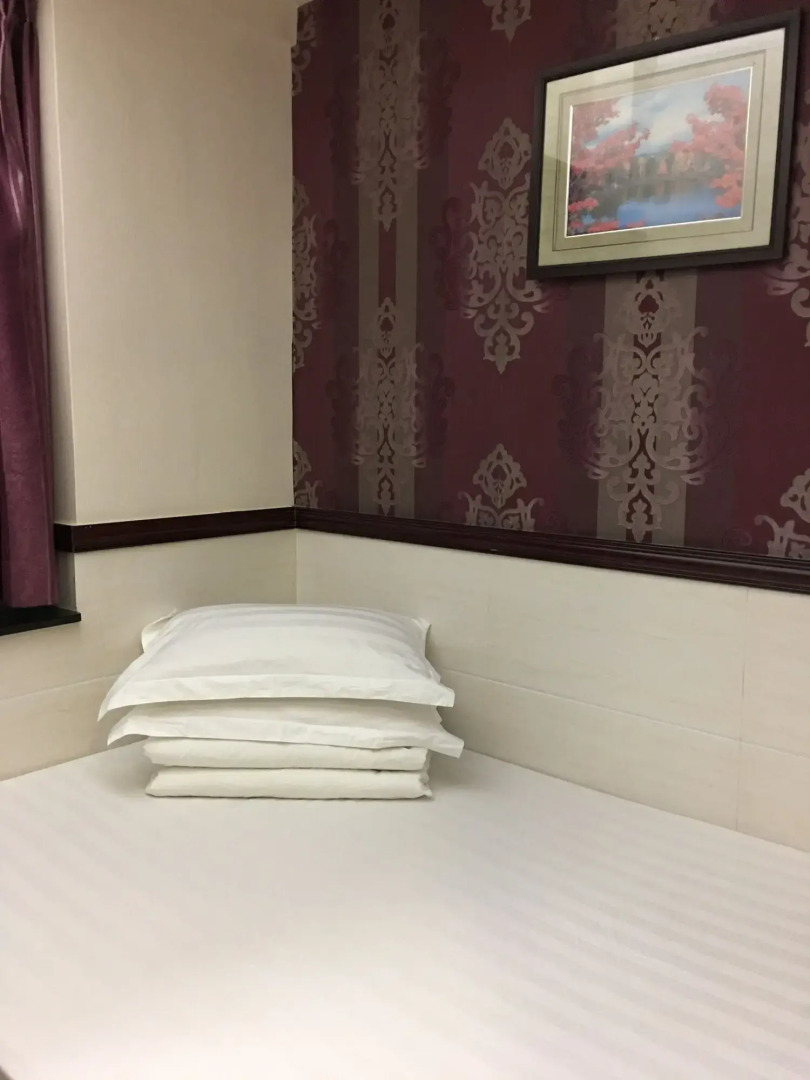 ZEN Rooms National Court