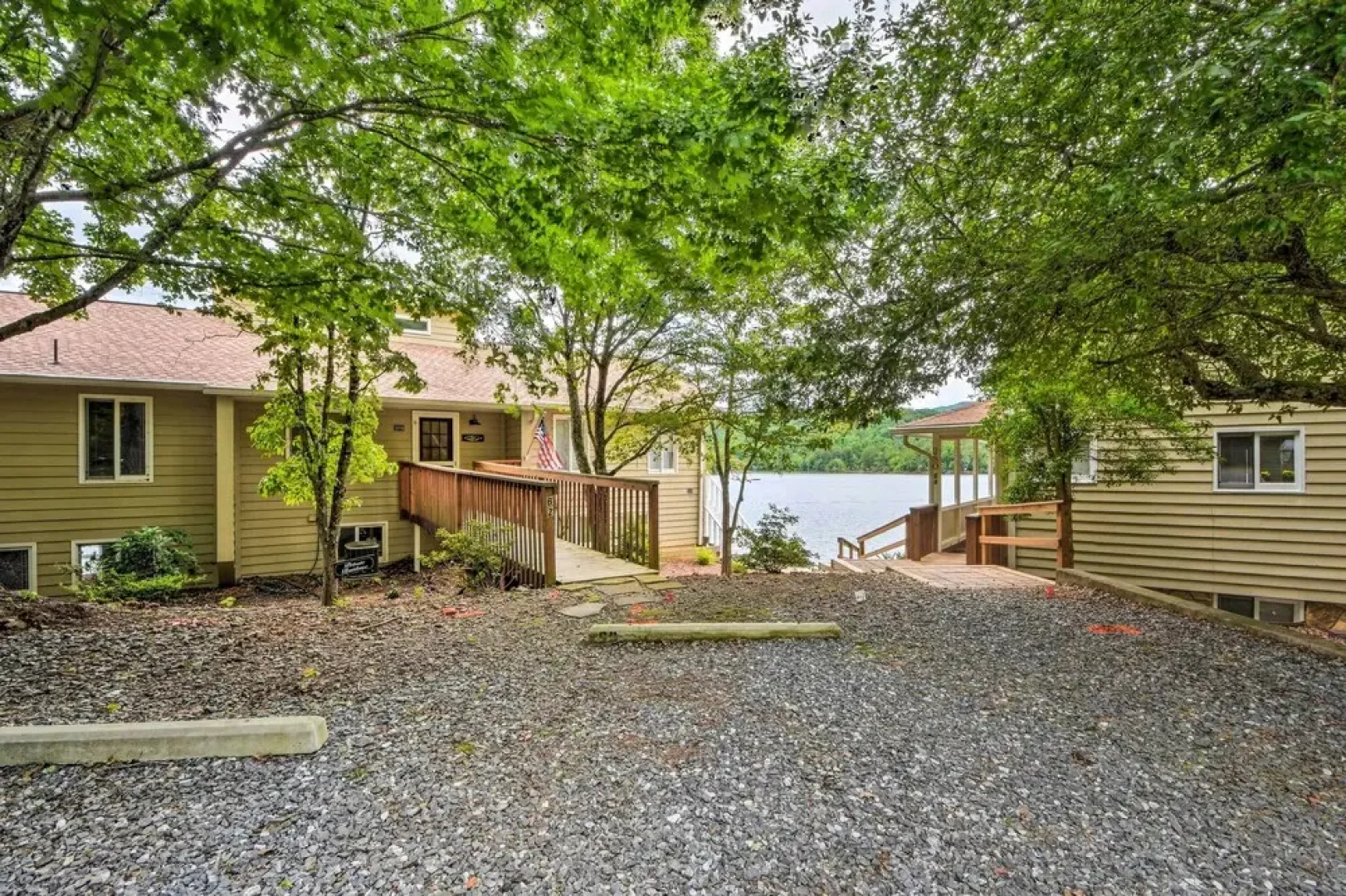 Townhome w/ Fire Pit & Boat Dock: Pets Welcome!