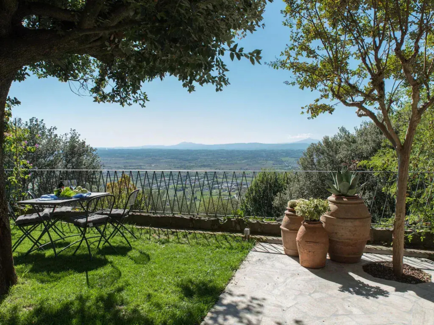 Apartment near Cortona with a Beautiful View and Garden