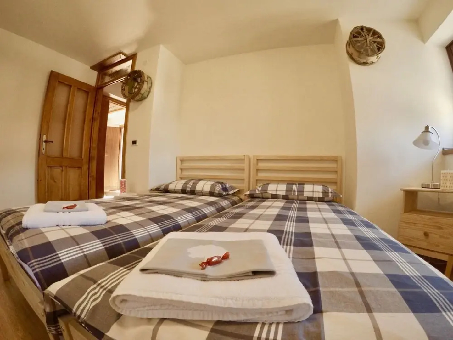 4lander House Balins