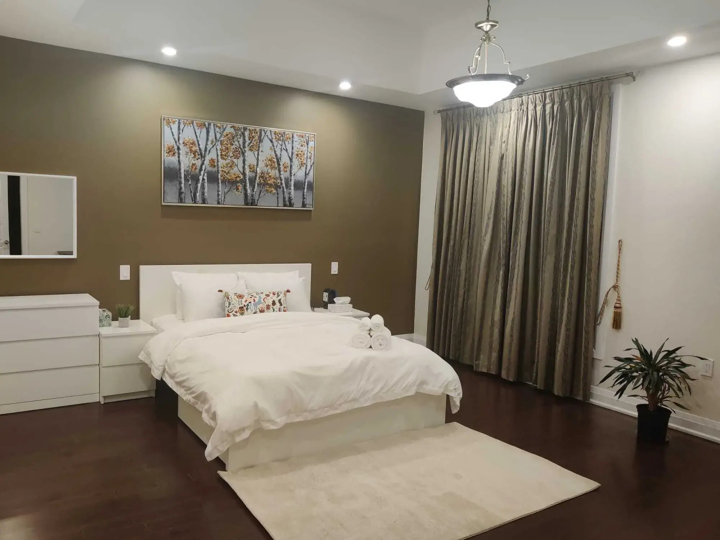 Luxurious Rooms in Pickering
