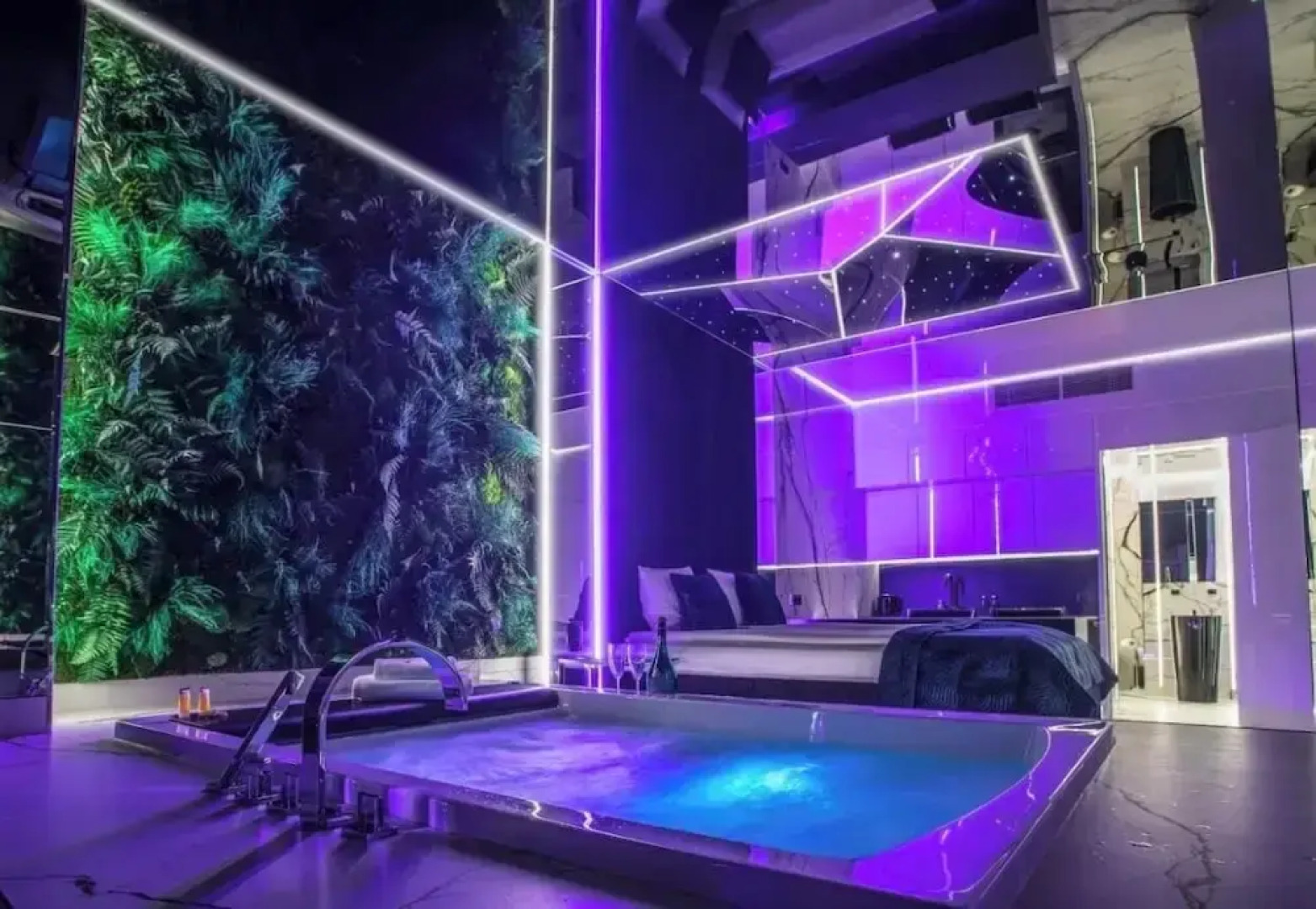 Apartments in Sky Tower with Bathtub near the window