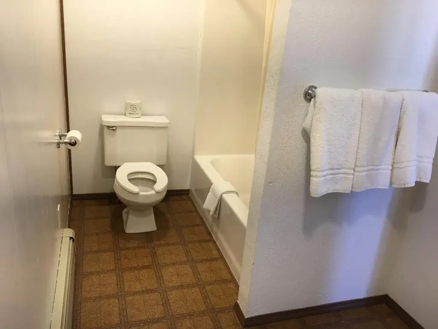 Coho Motel and Suites