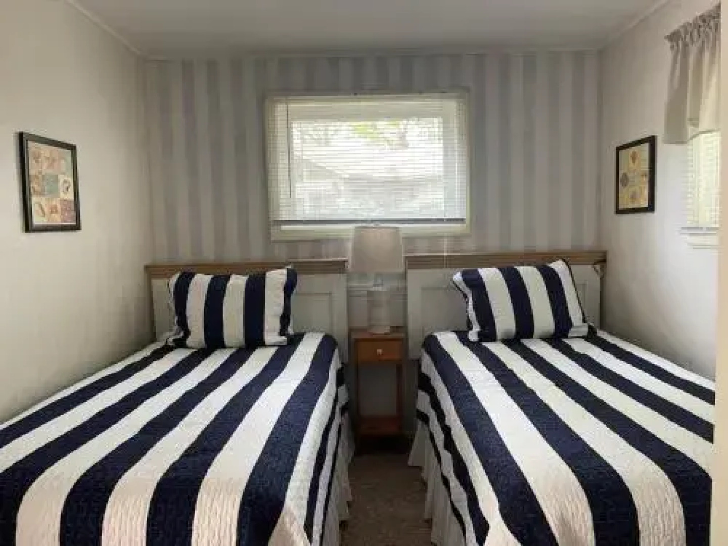 Midway Motel & Cottages