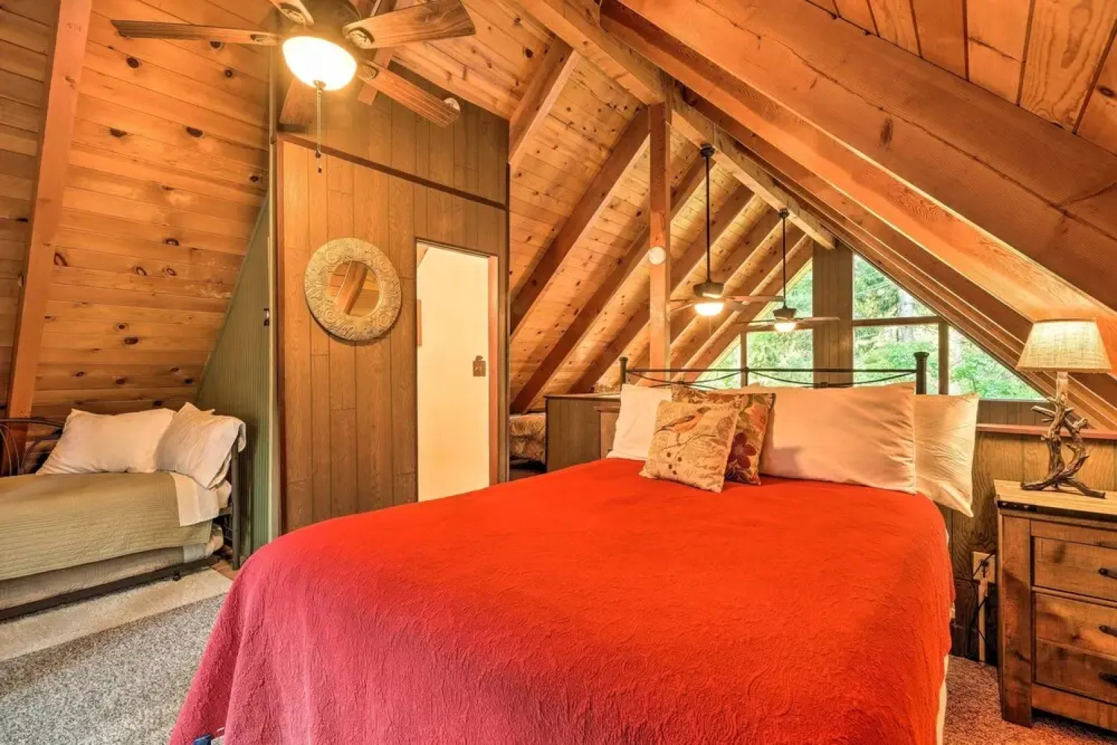 Twain Harte Mountain Cabin w/ Deck - 3 Mi to Dtwn