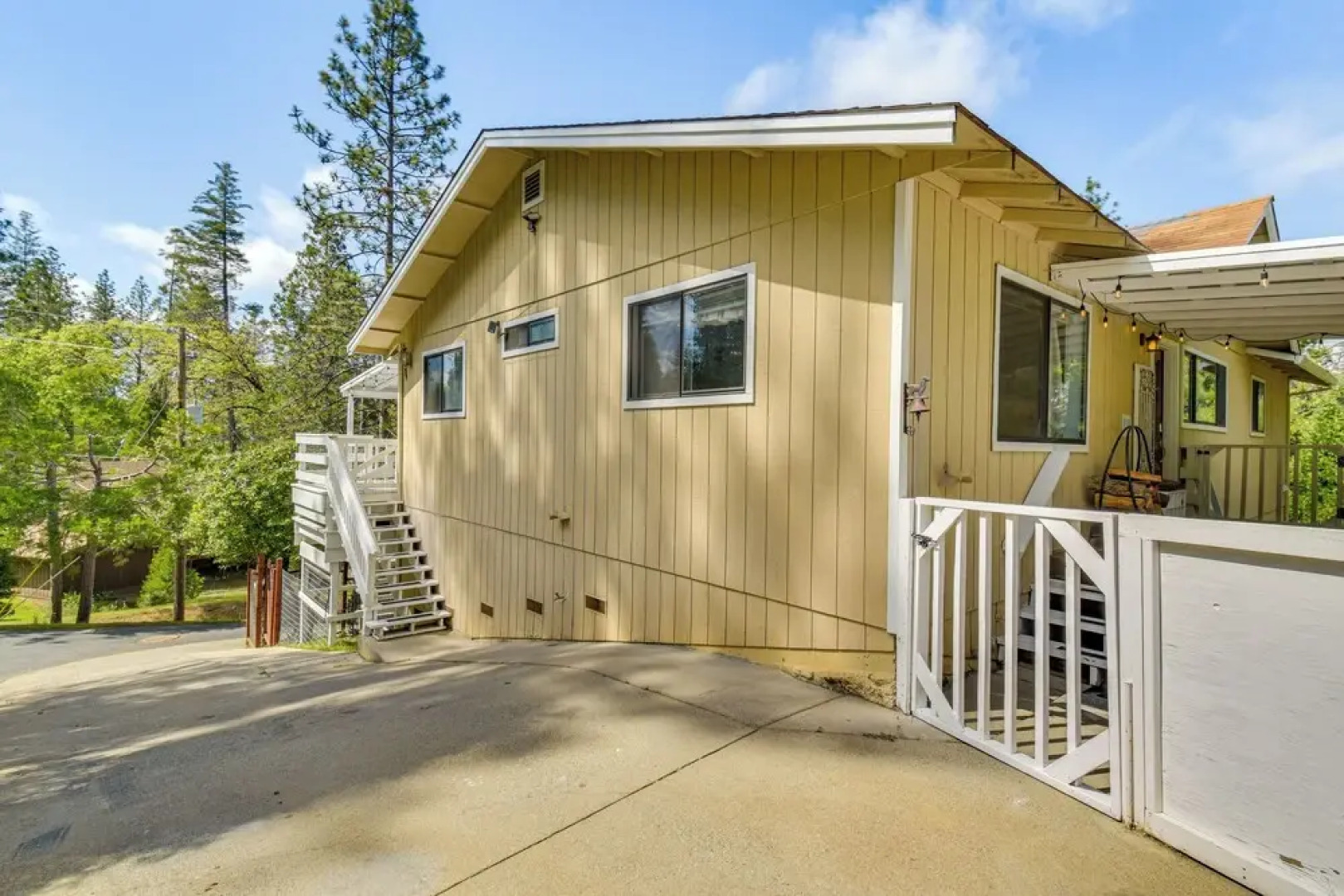 Peaceful Groveland Home w/ Deck + Fire Pit!