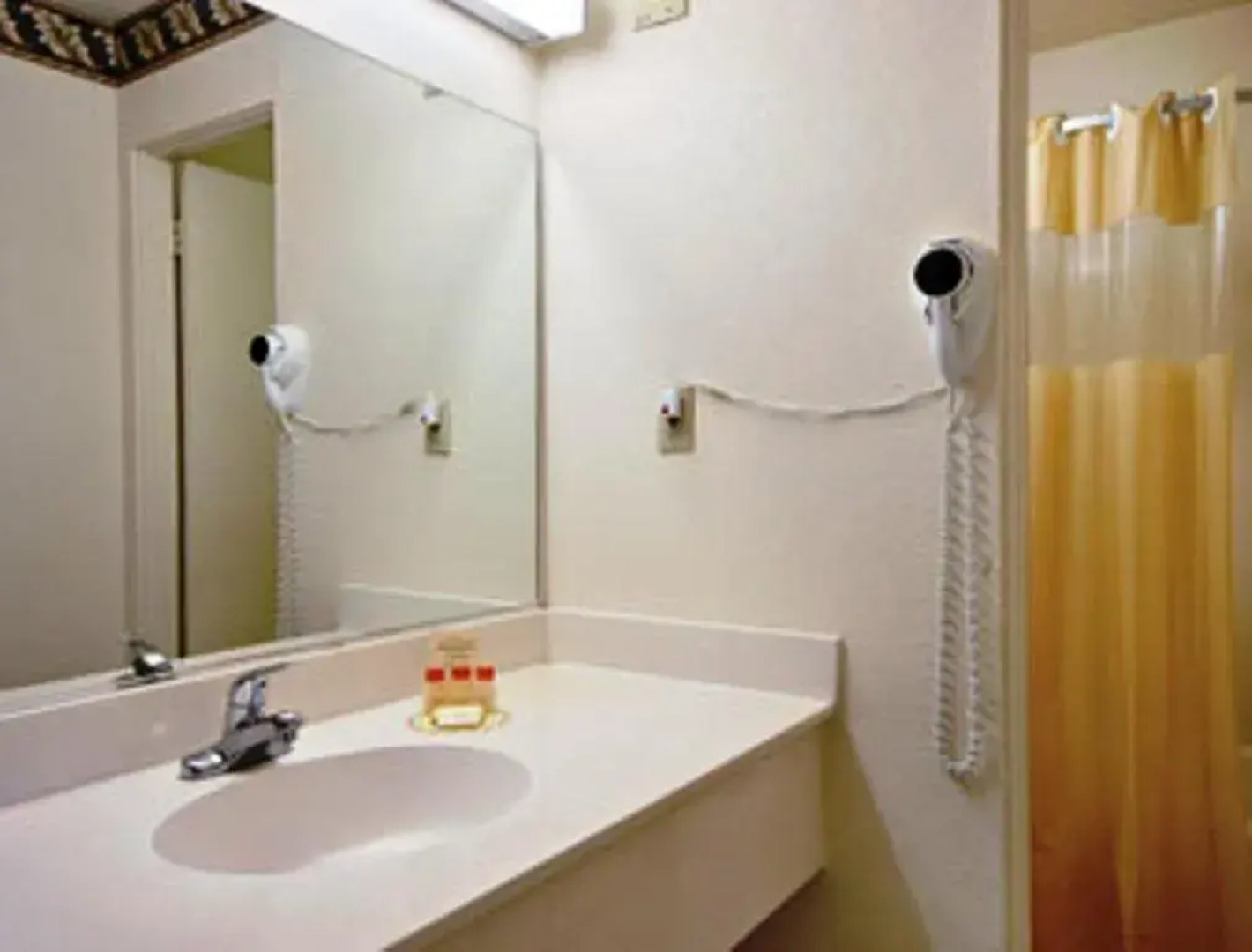 Studio 6 Suites Madera, California - Yosemite