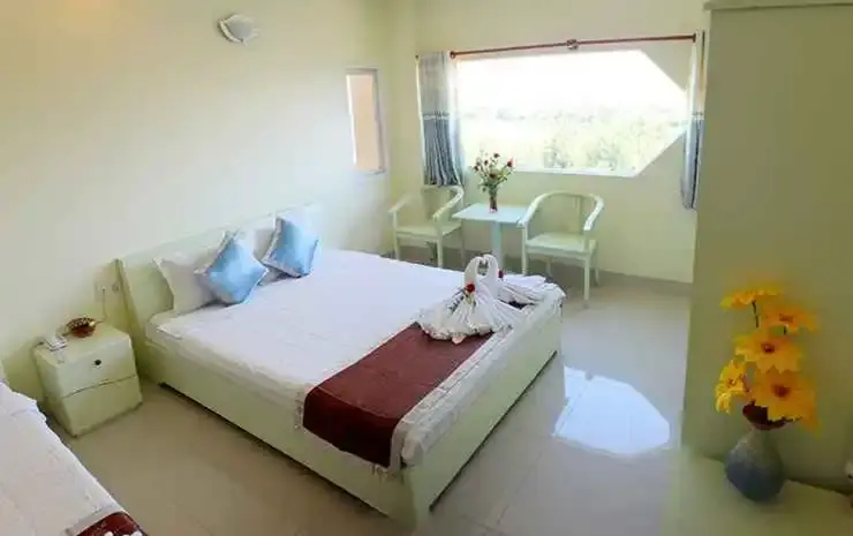 Khách sạn Huỳnh Tấn 2