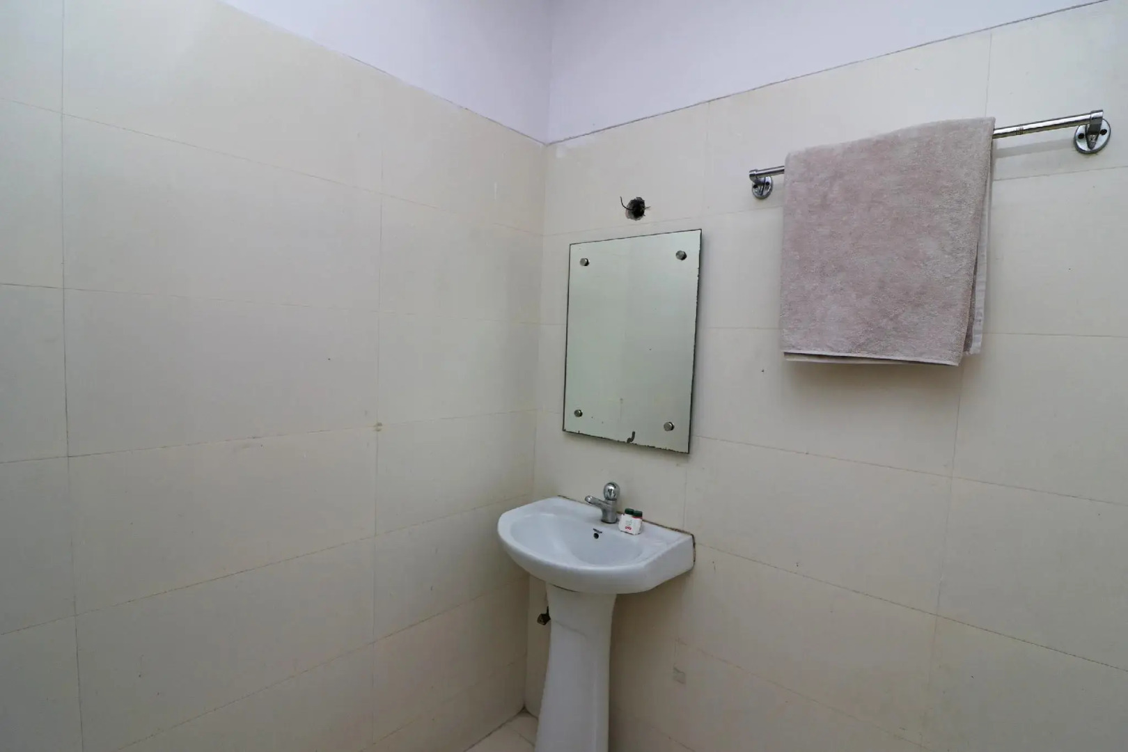 OYO 29127 Hotel Crown Tower