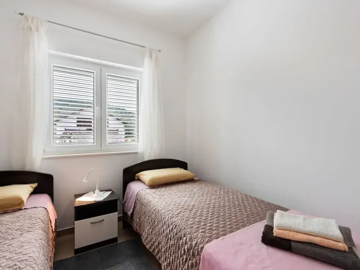 Simplistic Apartment in Neviđane with Balcony