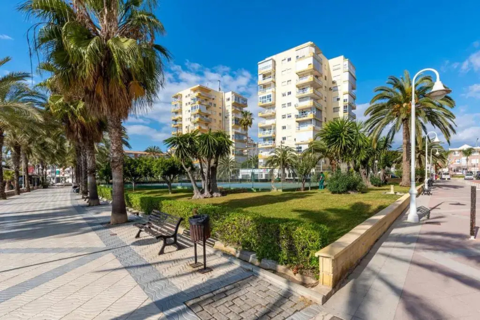 Valparaiso Apartment 50 mts from Beach, pools, sea views, tenis, terrace