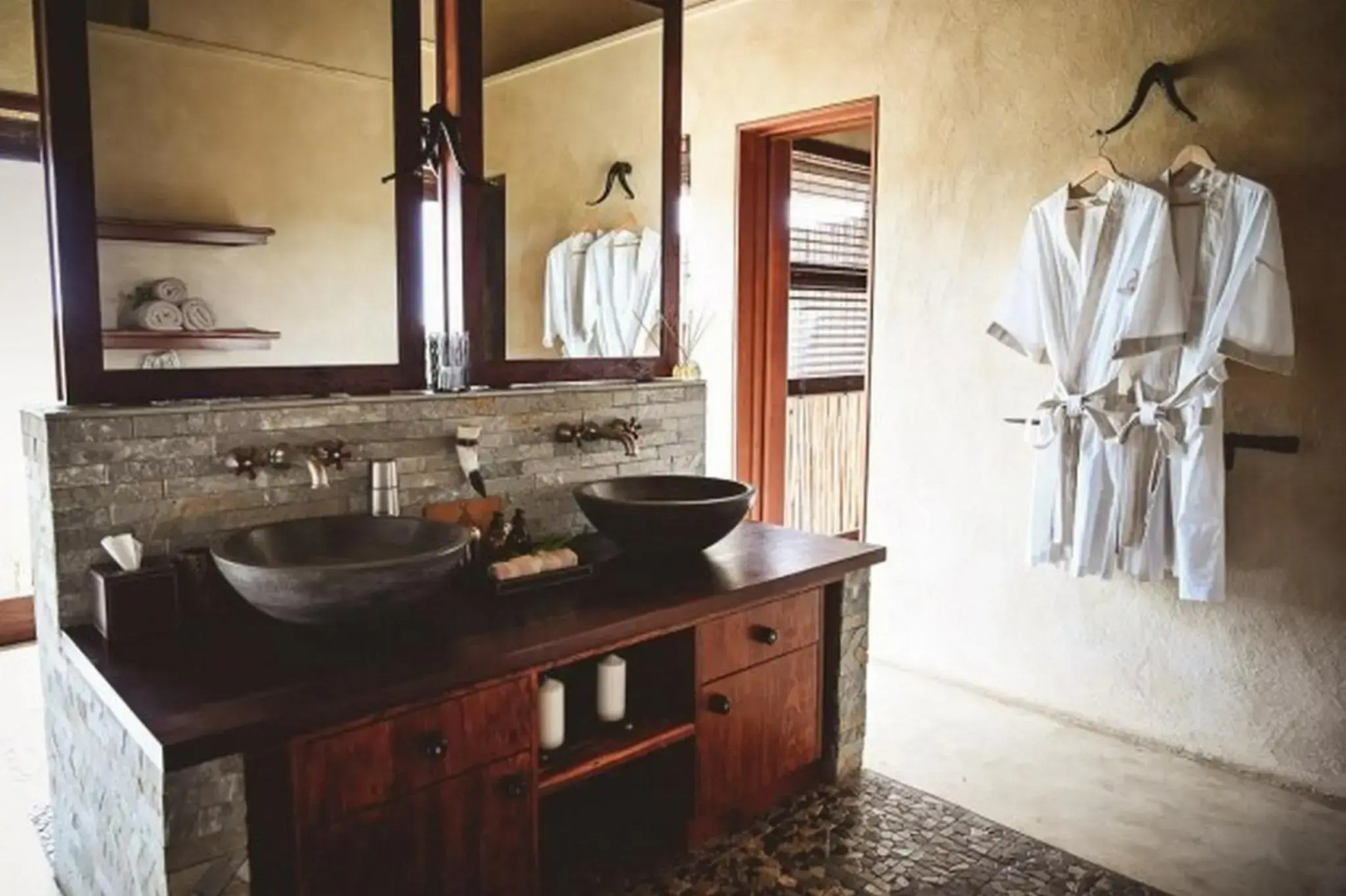 Makumu Private Game Lodge