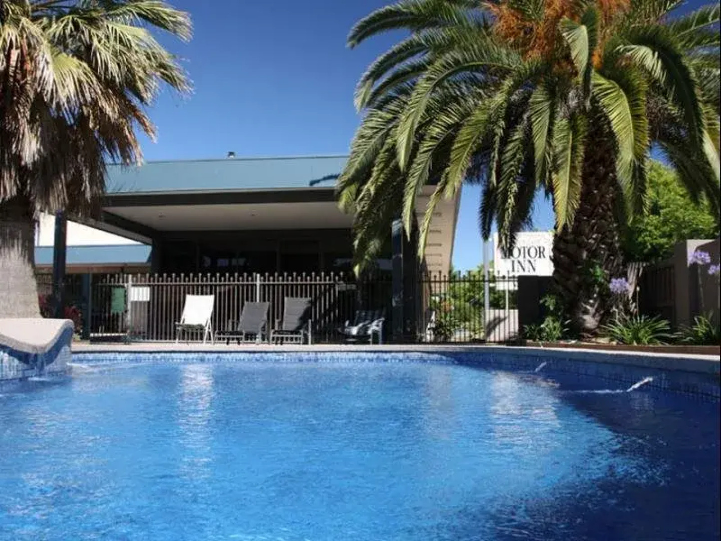 Golden Leaf Motor Inn