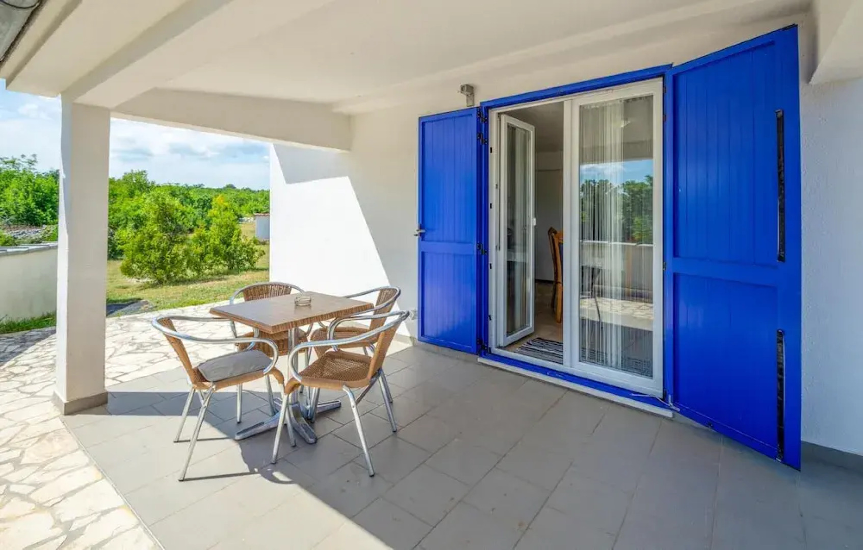 Nice Home in Trget With Wifi, 4 Bedrooms and Outdoor Swimming Pool