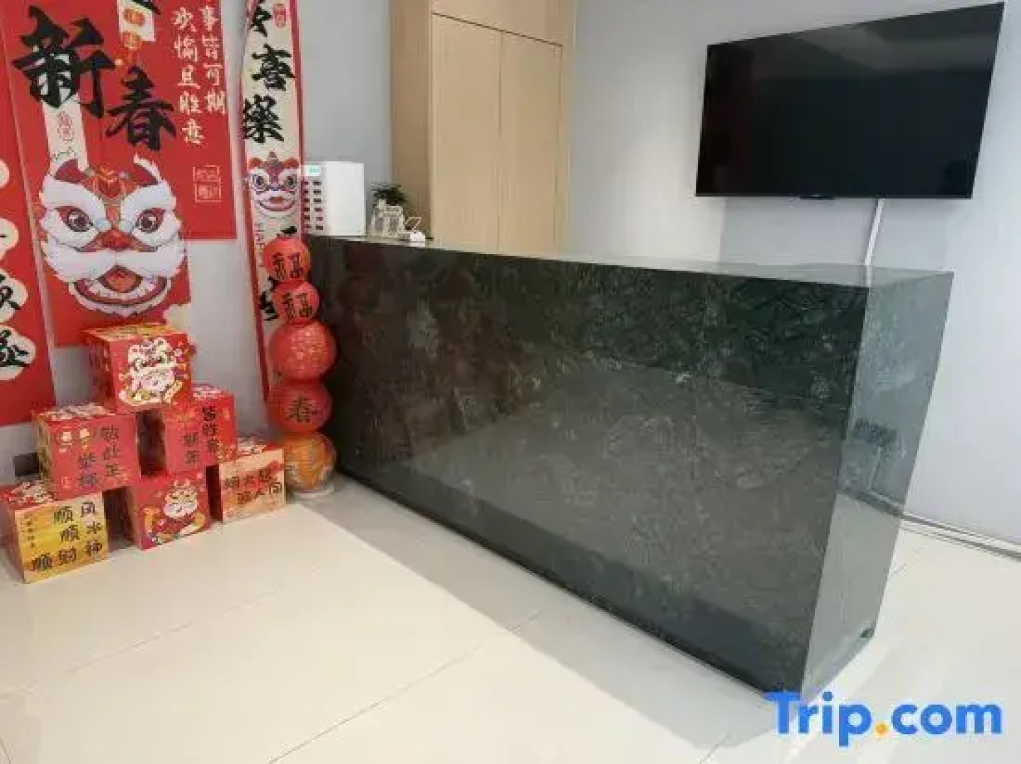 Yinghe Light Luxury Smart Homestay (Hengdian World Studios Store)