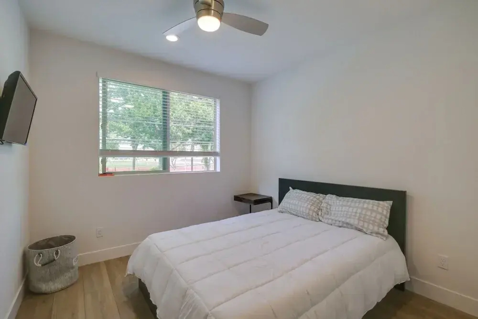 Pet-friendly Paramount Home, 16 Mi to Los Angeles!