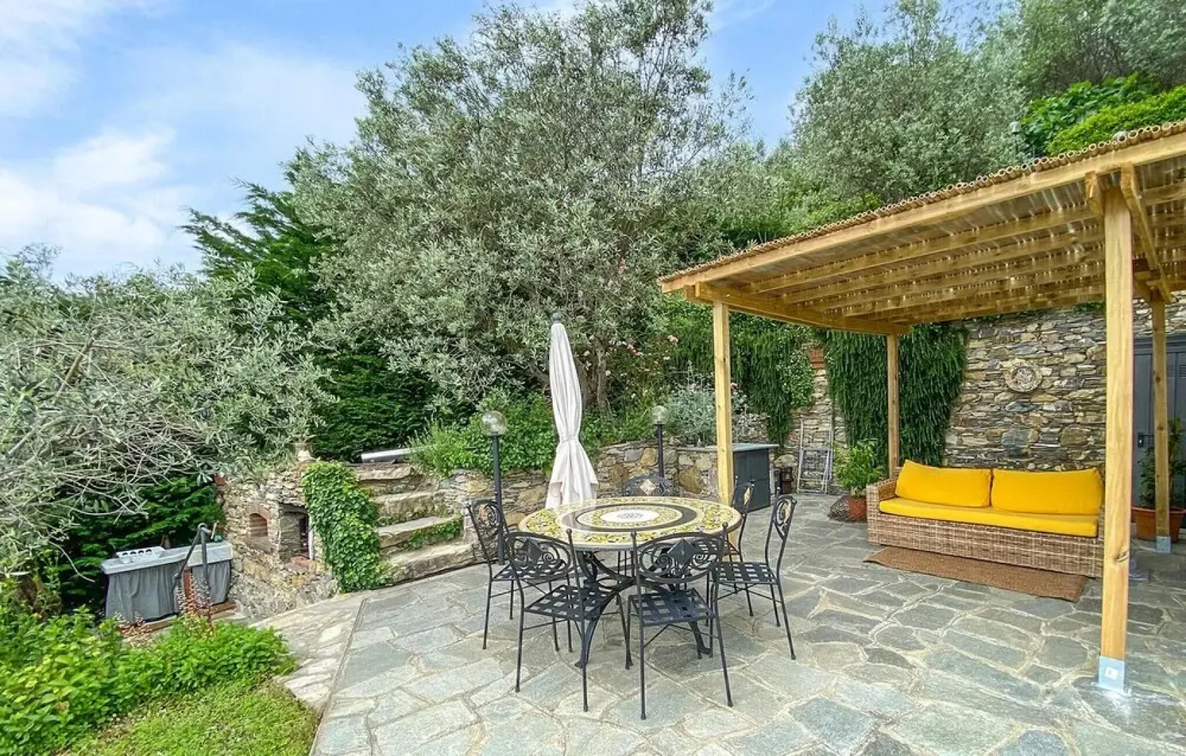 Stunning Home in Pieve Ligure With 2 Bedrooms, Wifi and Private Swimming Pool