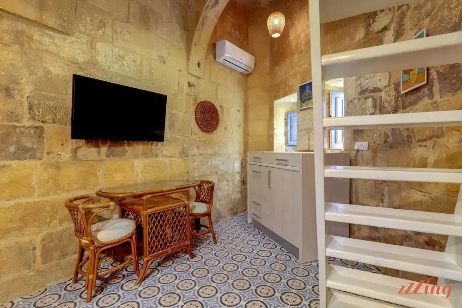 Deluxe Studio in a 900 yr old Luxury Home - 1