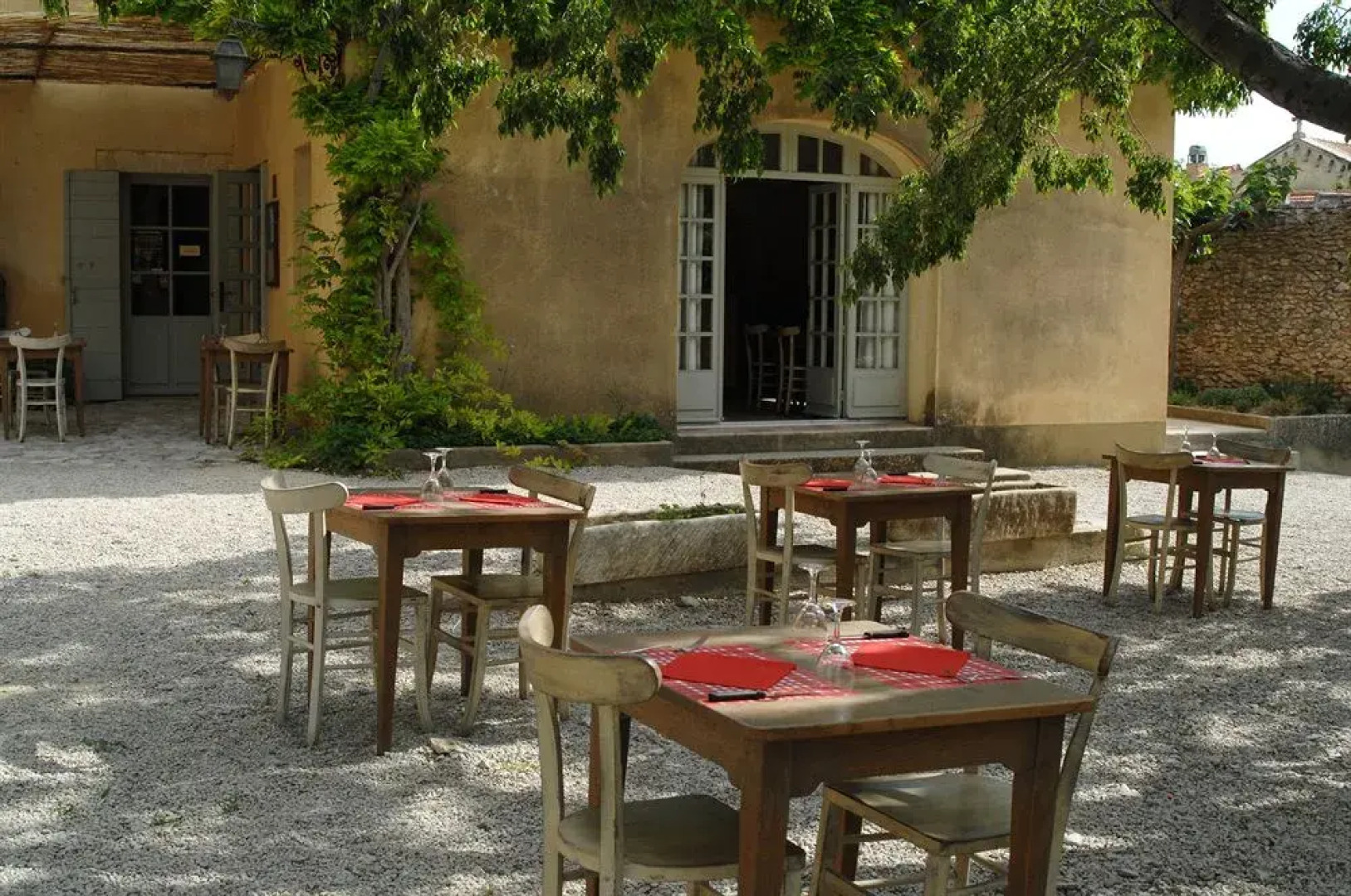 hostellerie de labbaye de frigolet