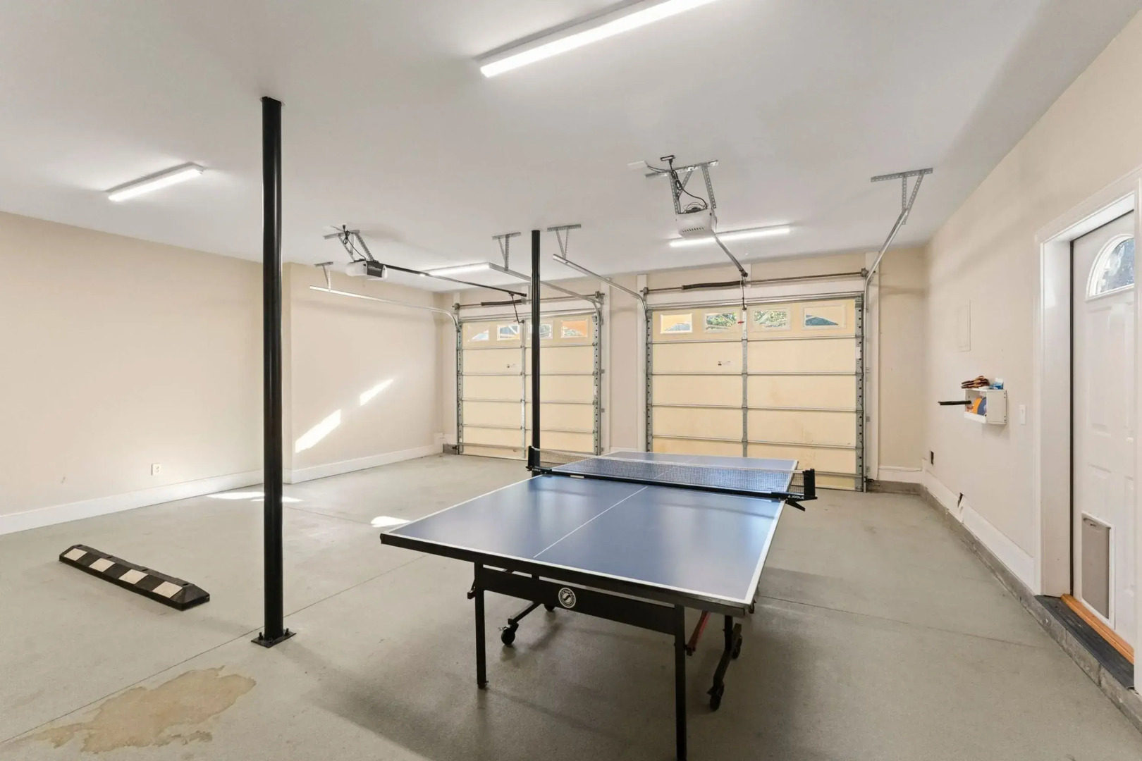 Lakefront 6bdr, Priv Dock, Game Room, Firepit Jake's Lake House by Avantstay