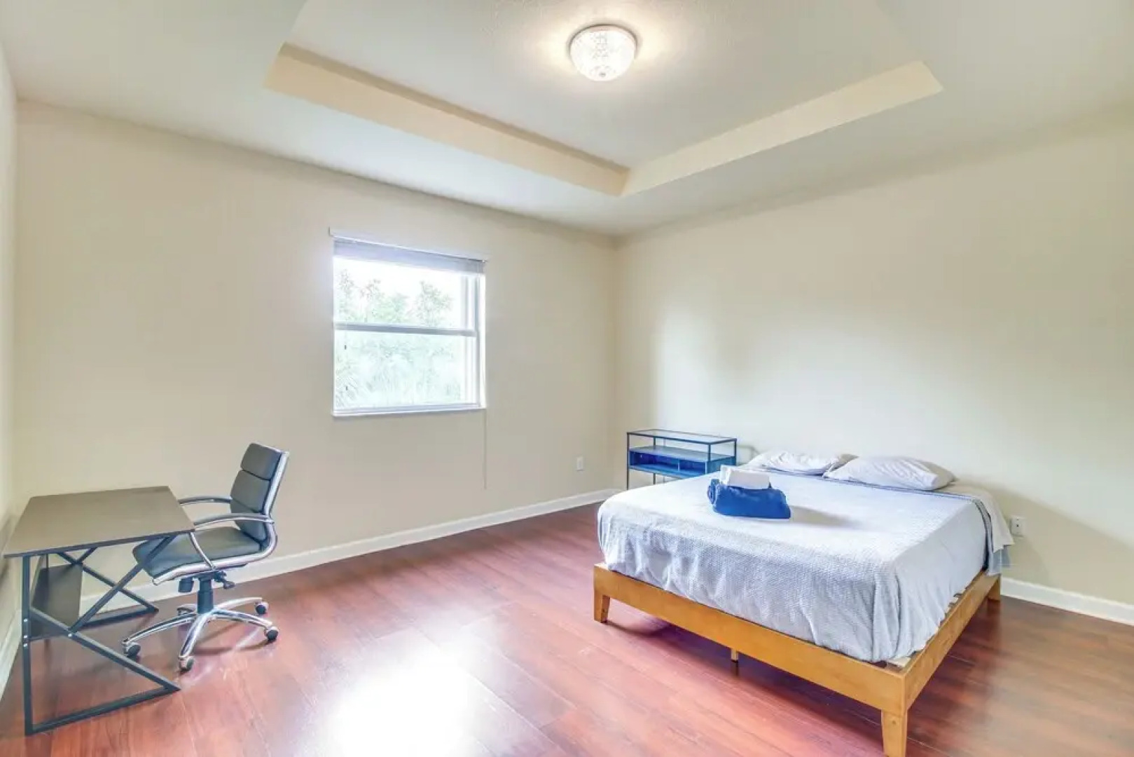 Yard w/ Lake View: Remote Working Hub in Homestead