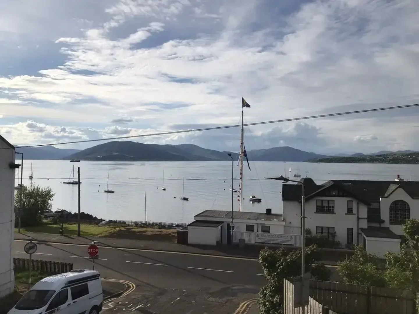 3-bed Apartment - Sleeps 6 - Parking, Wifi, Pets