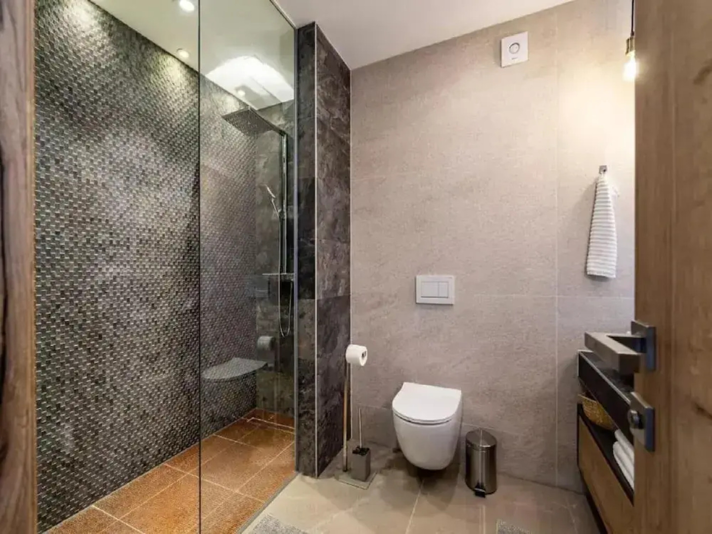 Villa Alpha - Four Bedroom Villa With Swimming Pool