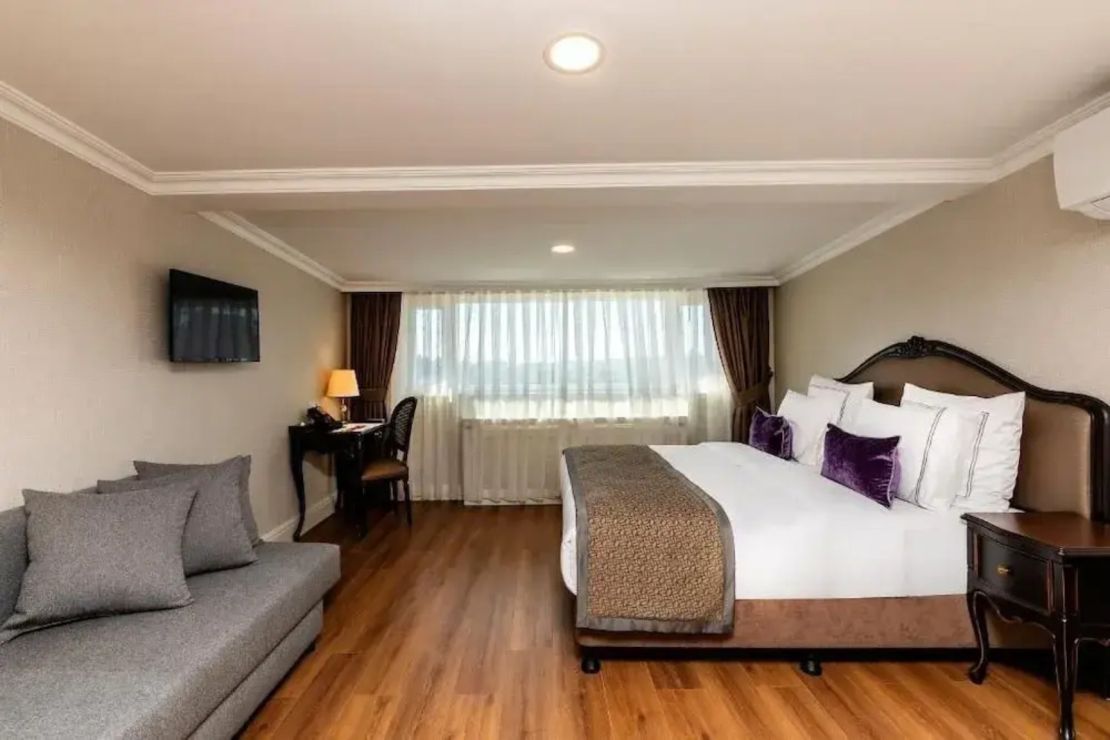 Meroddi La Porta Hotel