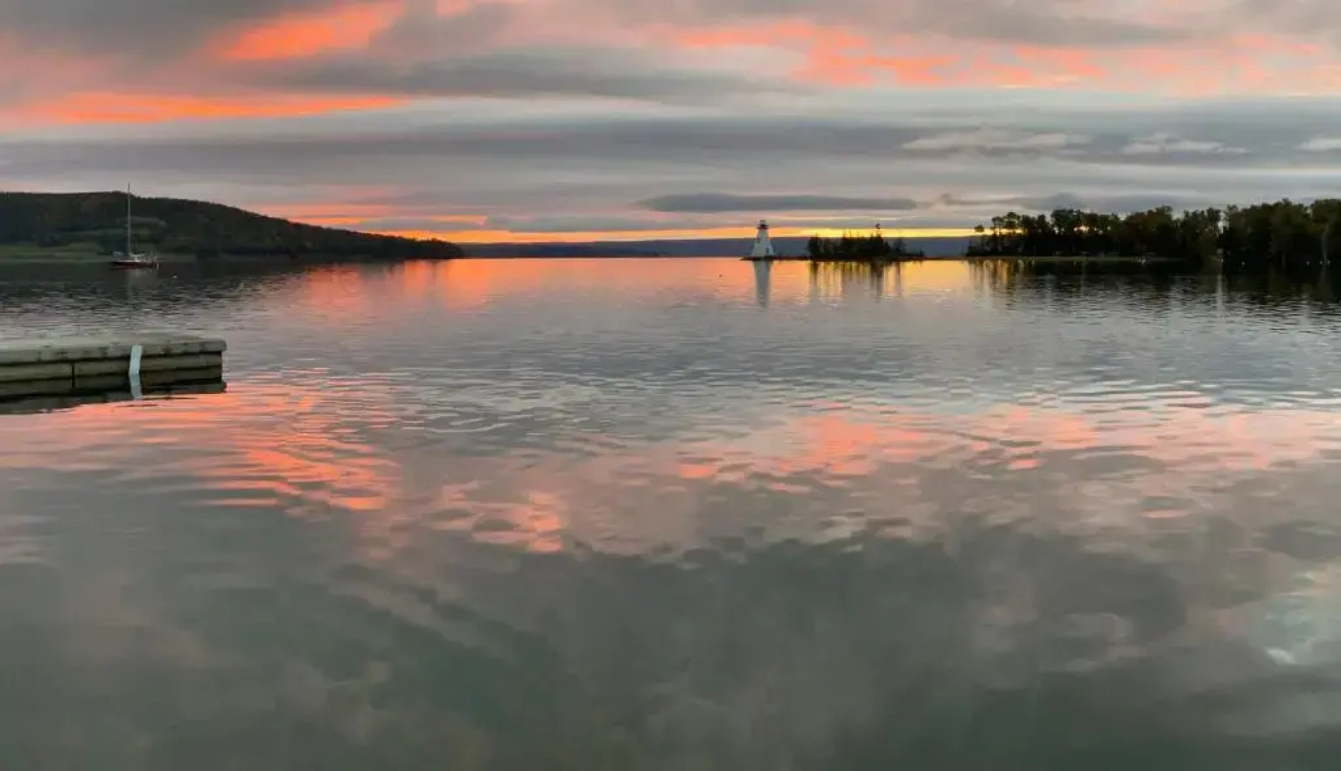 The Water's Edge Inn & Gallery