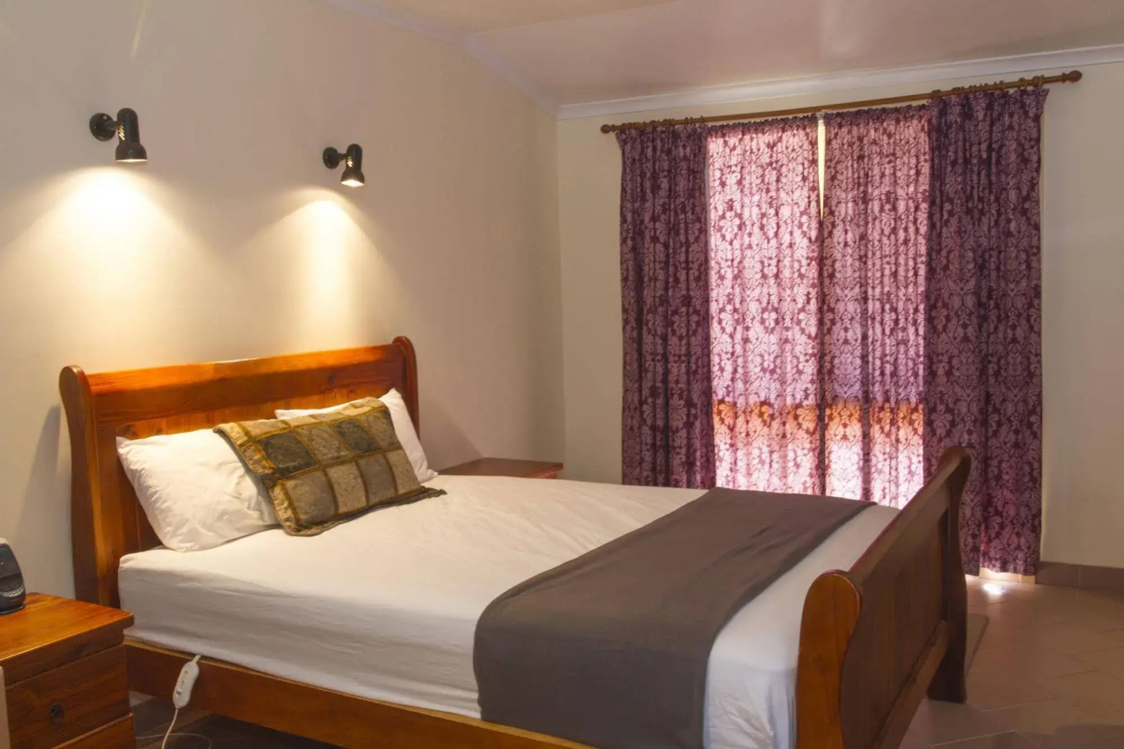 Ebony Quill Cottages