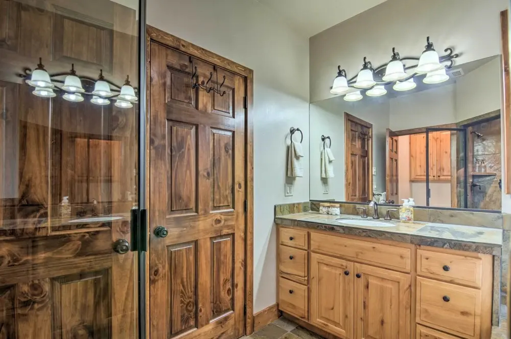 Idyllic Alton Escape ~ 37 Mi to Bryce Canyon!