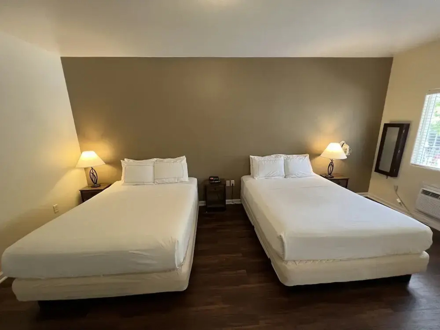 Clear Lake Cottages & Marina