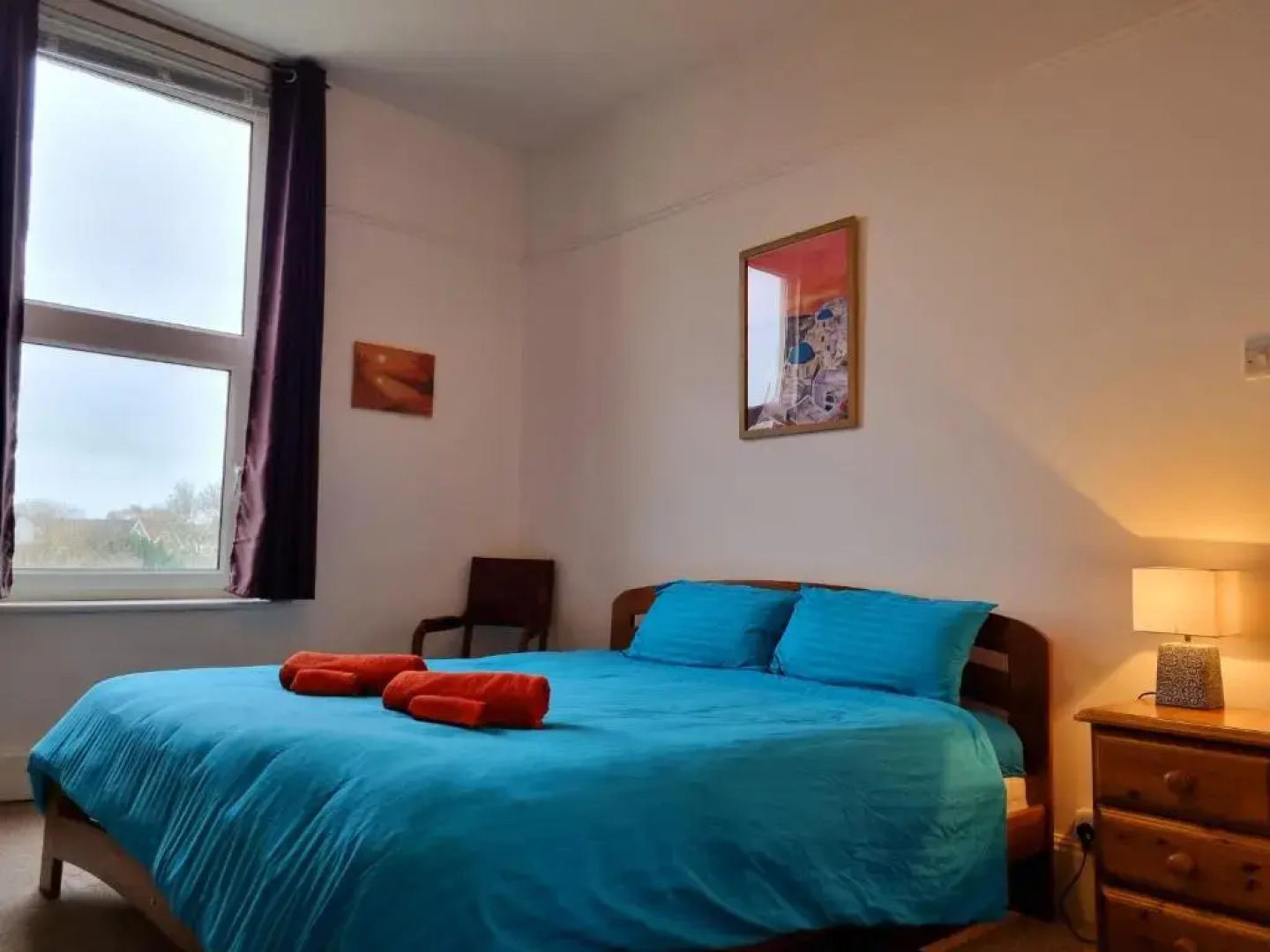 Bright, character 3 bed Apartment: 7 mins walk to sea