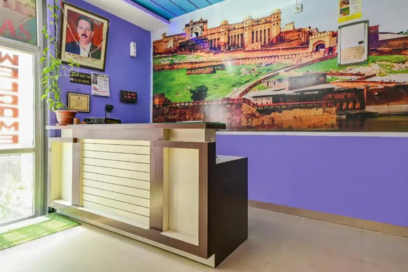 Divine Deluxe by OYO Rooms