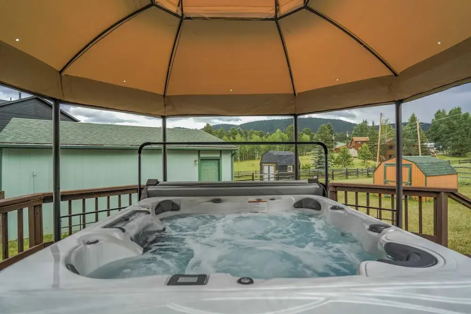 3brmountains & Hot Tubbring The Family