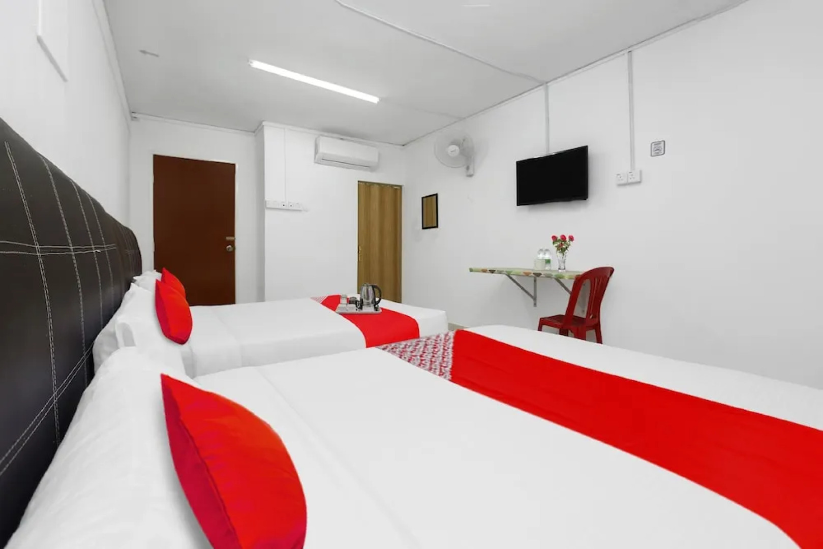 OYO 90873 Travellers Inn