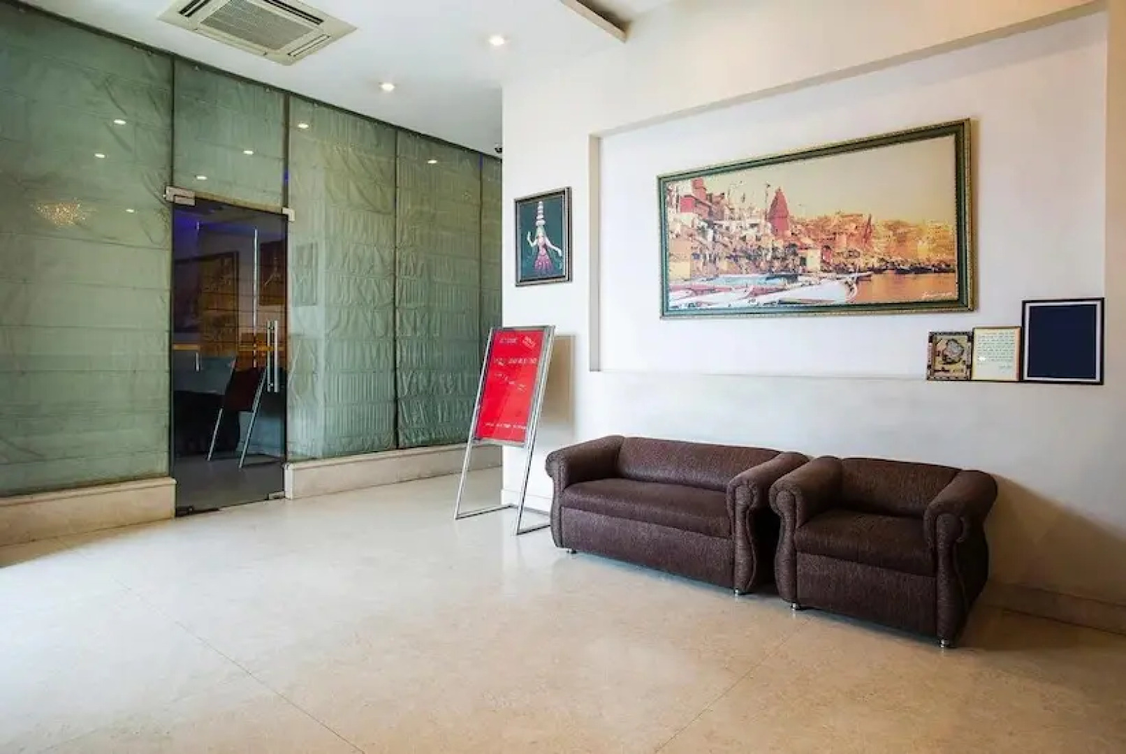 Hotel Janhvi International