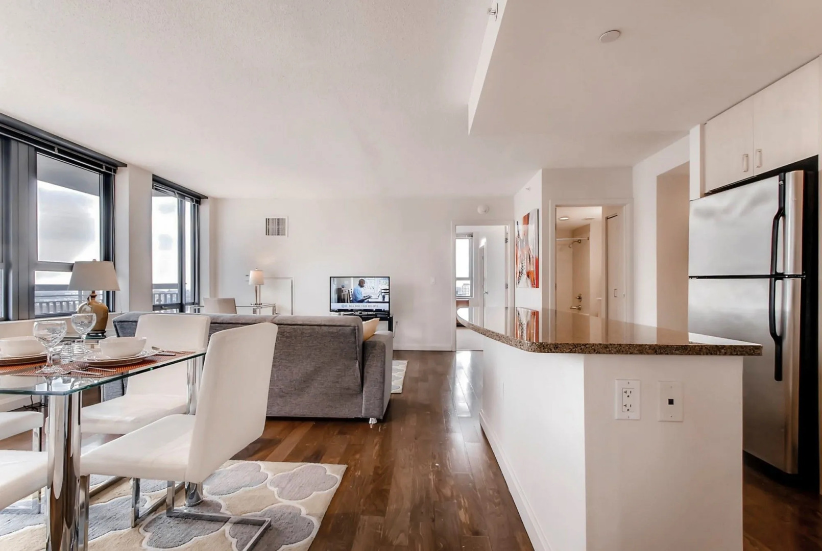 Global Luxury Suites at China Town