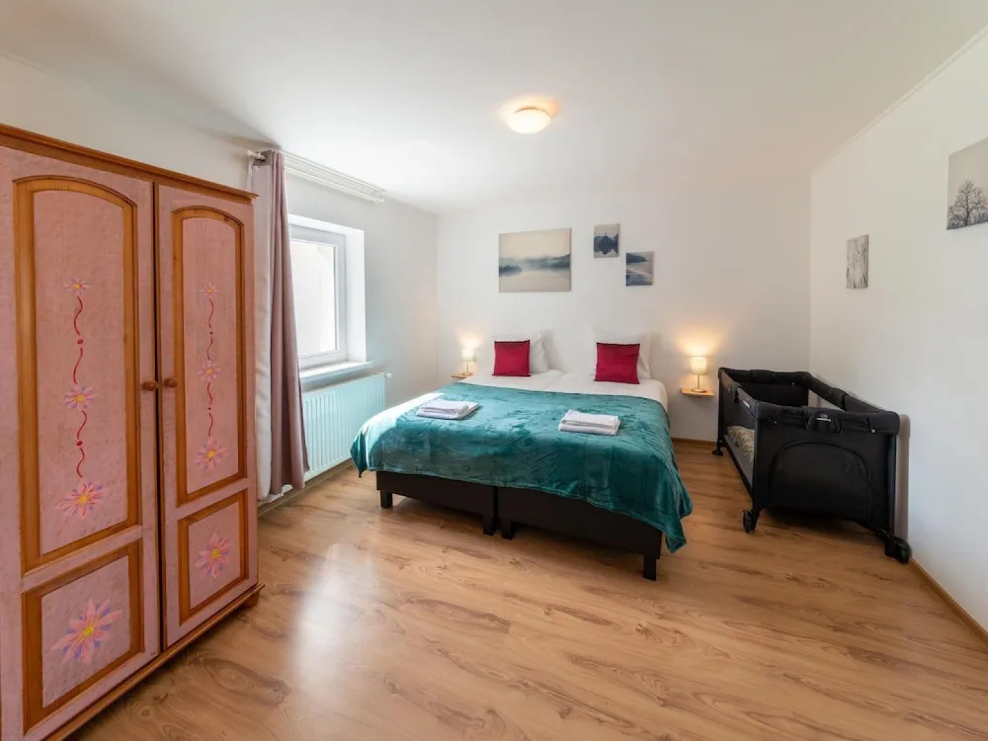 Family Villa Near Lake